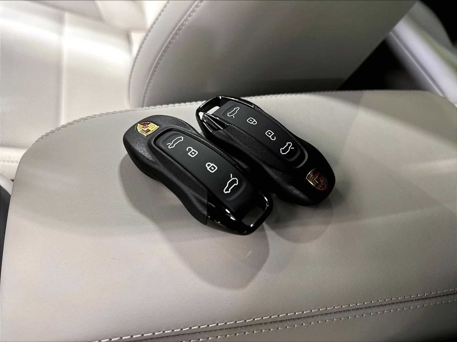 New 2026 Porsche Macan 4 Electric AWD/4WD image 36