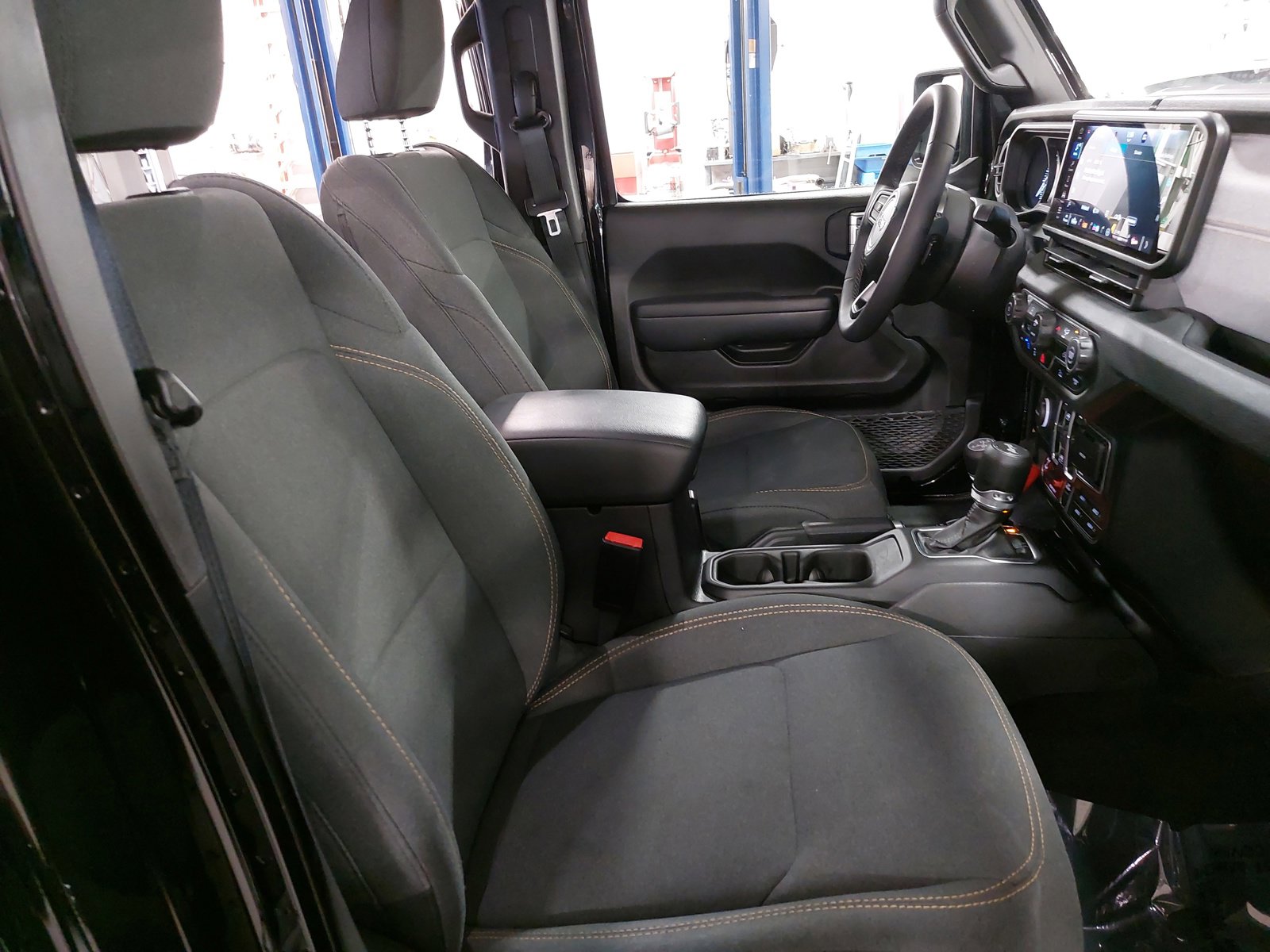 Used 2025 Jeep Wrangler Willys image 10