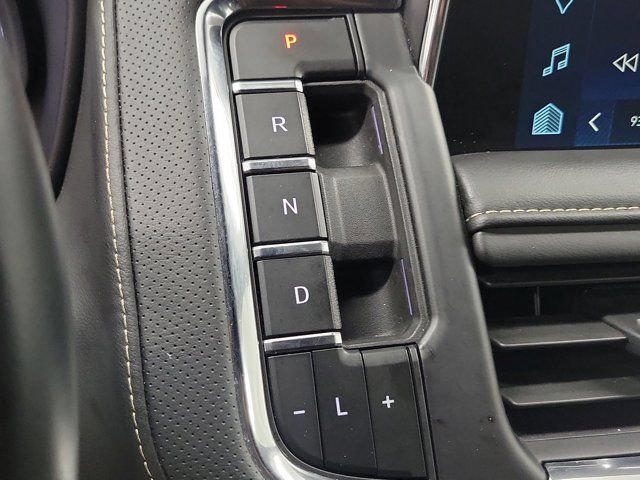 Used 2024 Chevrolet Suburban Premier RWD image 31