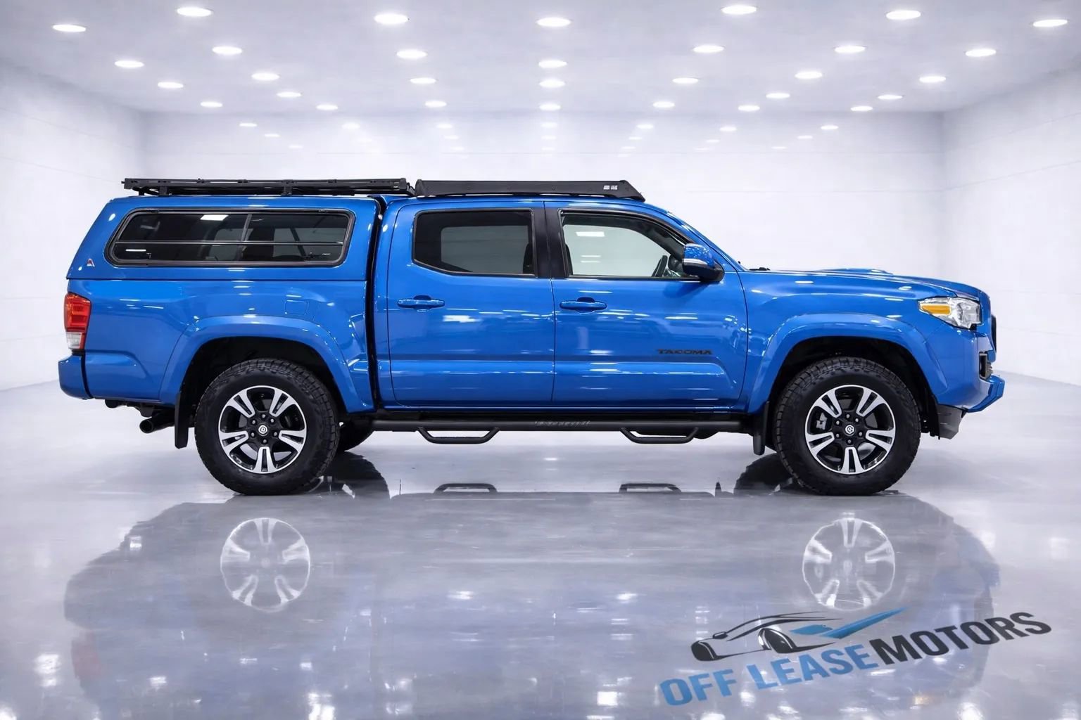 Used 2017 Toyota Tacoma TRD Sport w/ Premium & Technology Package image 6