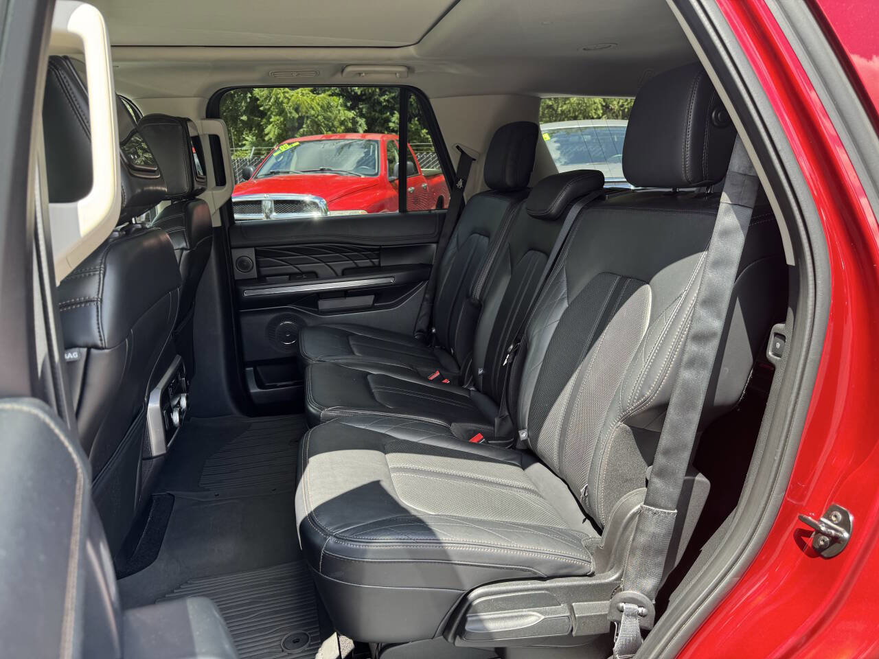 Used 2019 Ford Expedition Platinum image 16