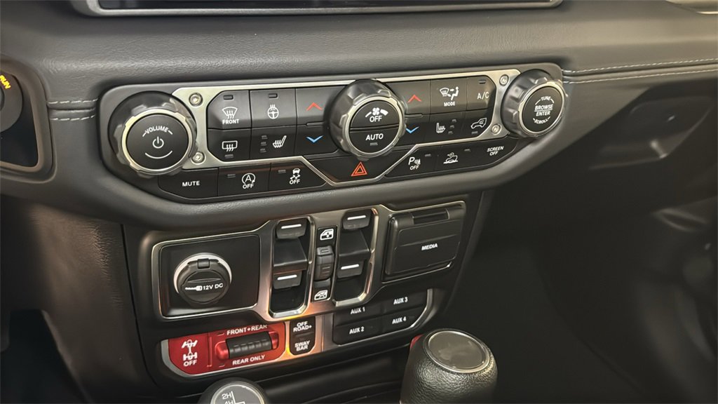 Used 2024 Jeep Wrangler Unlimited Rubicon w/ Technology Group image 30