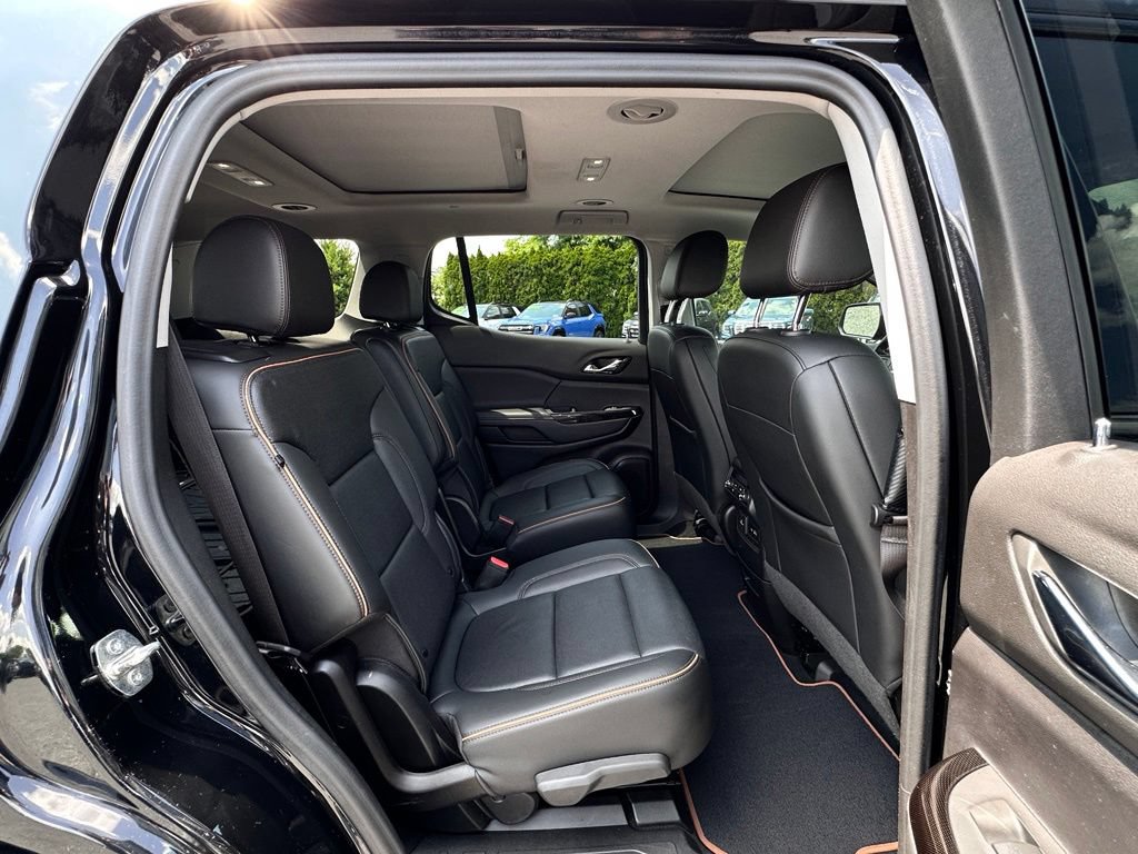 Used 2022 GMC Acadia AT4 w/ Technology Package AWD/4WD image 17