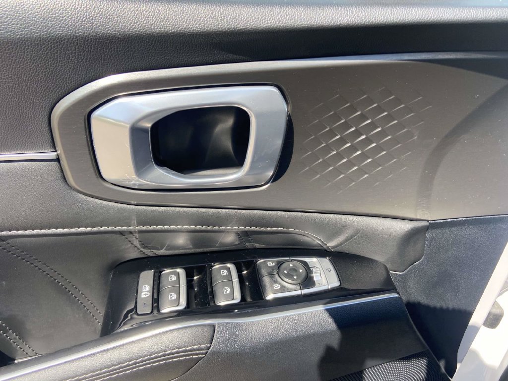 Used 2023 Kia Sorento SX FWD image 13