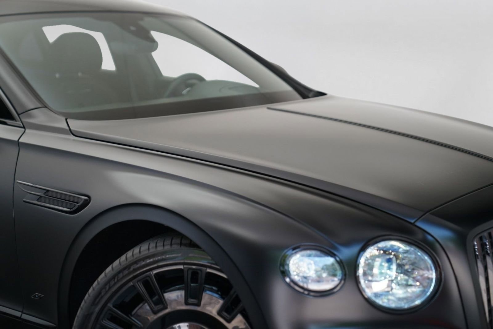Used 2023 Bentley Flying Spur S V8 AWD/4WD image 2