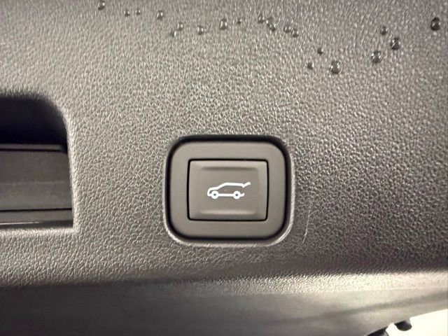 New 2026 Chevrolet Traverse LT w/ Driver Confidence Package FWD image 9