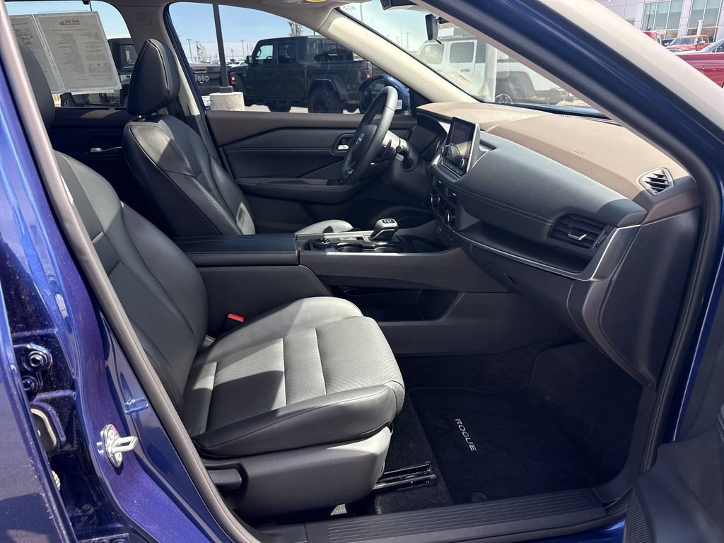 Used 2023 Nissan Rogue SV w/ SV Premium B Package AWD/4WD image 29