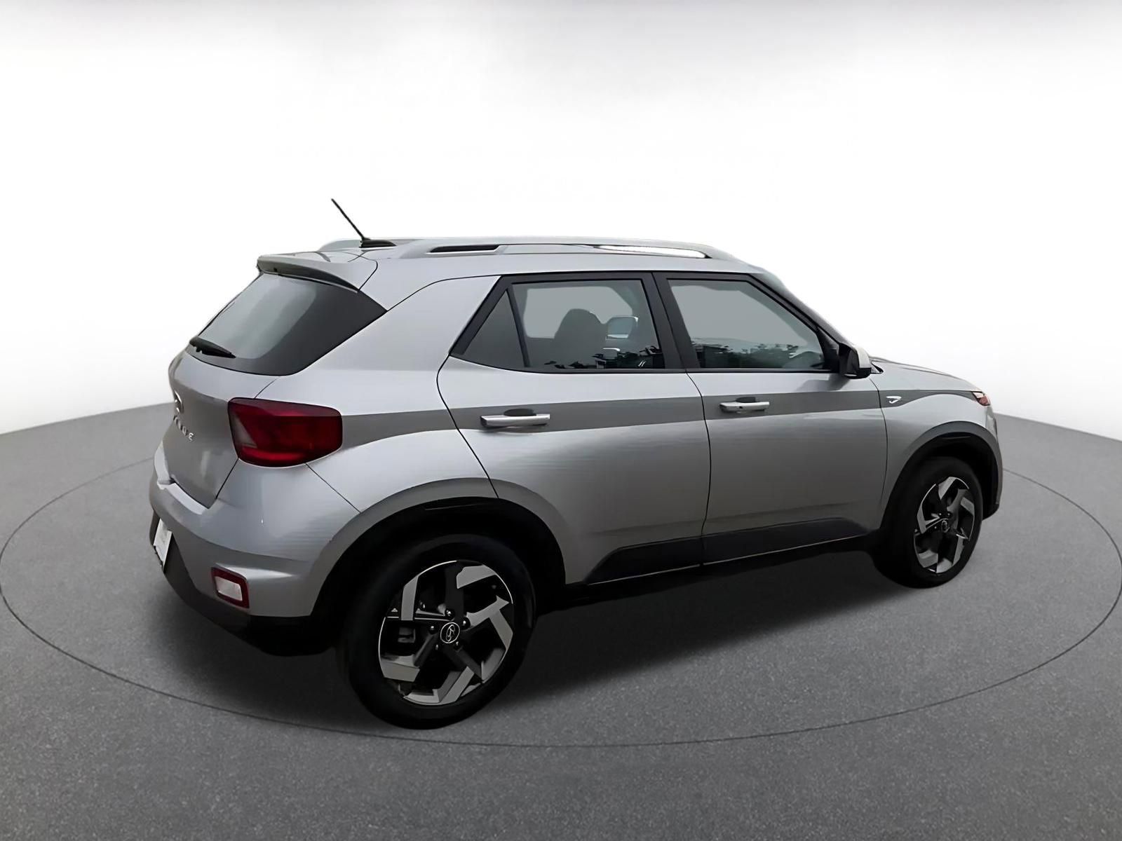 Used 2025 Hyundai Venue SEL FWD image 15