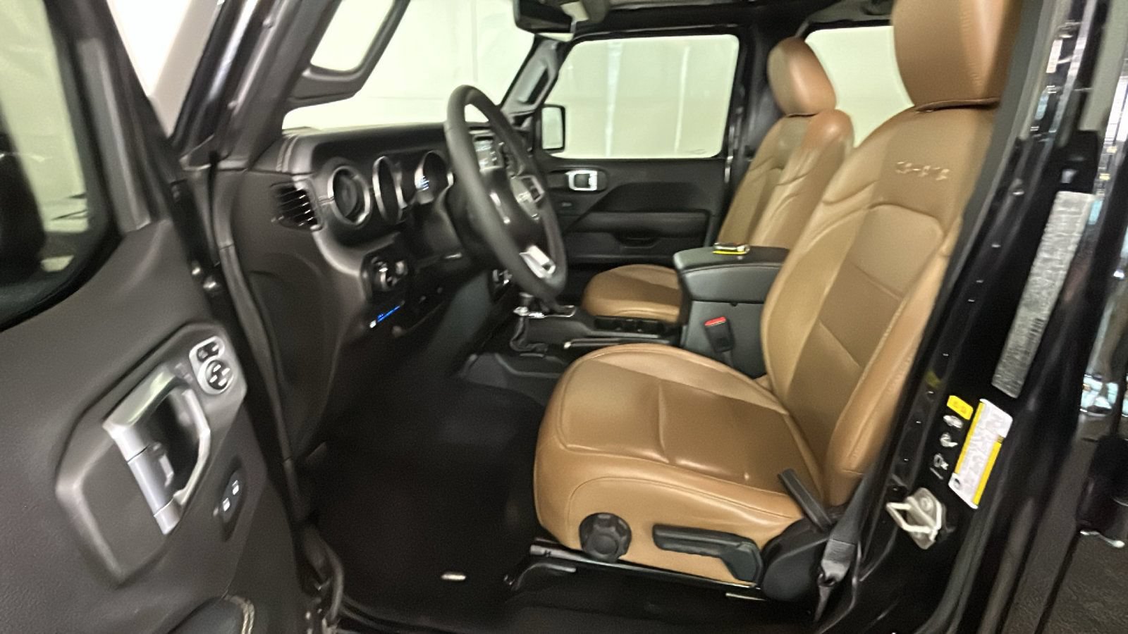 Used 2023 Jeep Wrangler Unlimited Sahara w/ Cold Weather Group AWD/4WD image 13