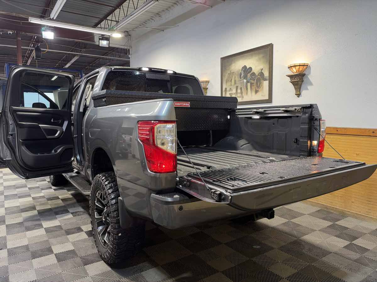 Used 2017 Nissan Titan SV AWD/4WD image 13