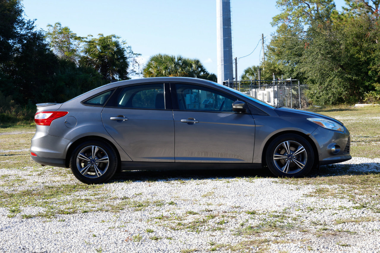 Used 2014 Ford Focus SE w/ SE Sport Package image 13