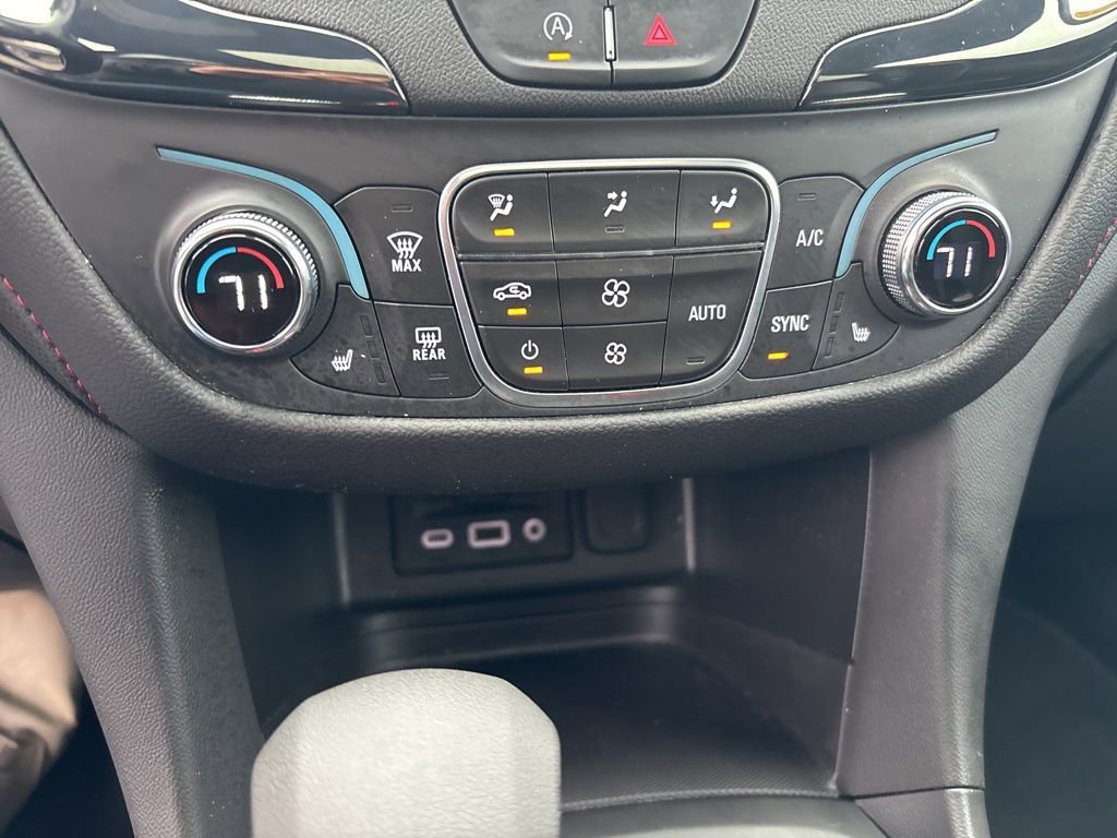 Used 2022 Chevrolet Equinox RS w/ RS Leather Package image 14
