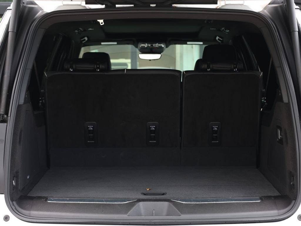 Used 2025 Cadillac Escalade ESV Premium Luxury w/ LPO, Floor Liner Package AWD/4WD image 9