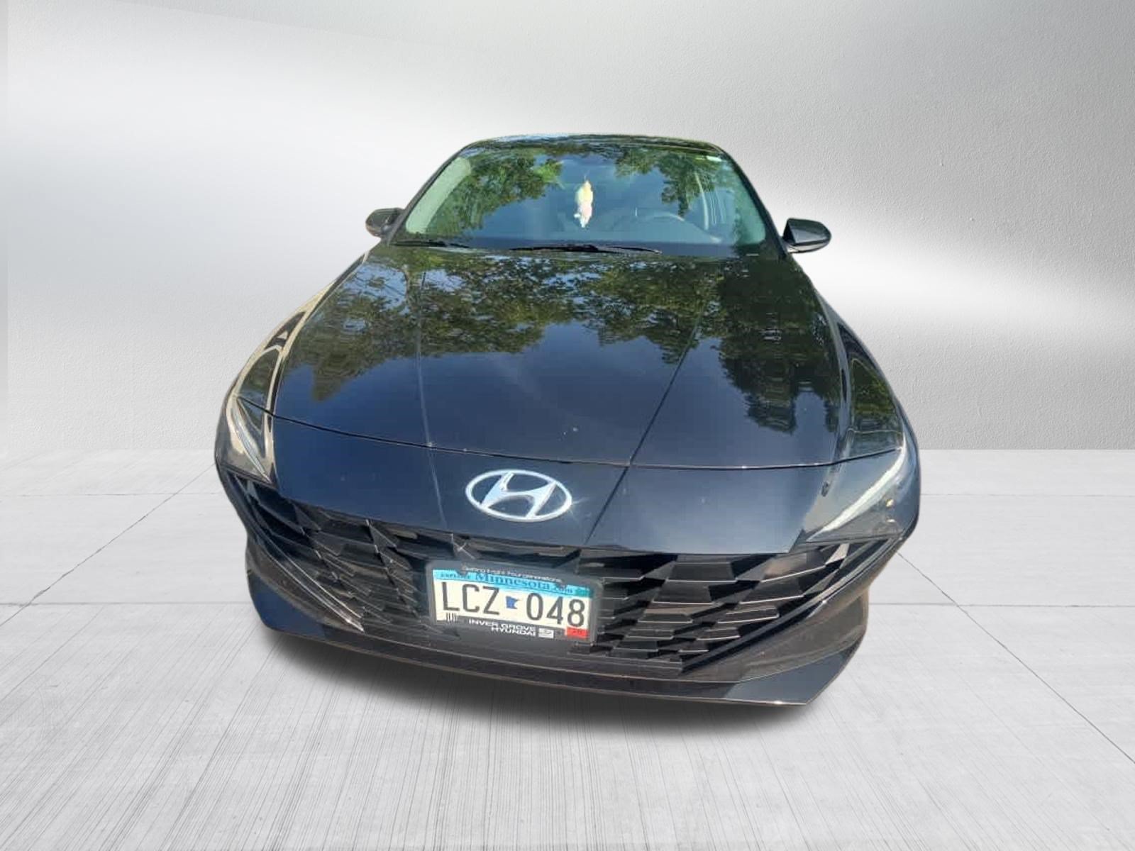 Used 2023 Hyundai Elantra SEL w/ Convenience Package FWD image 2