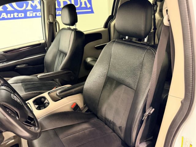 Used 2017 Dodge Grand Caravan SXT image 32
