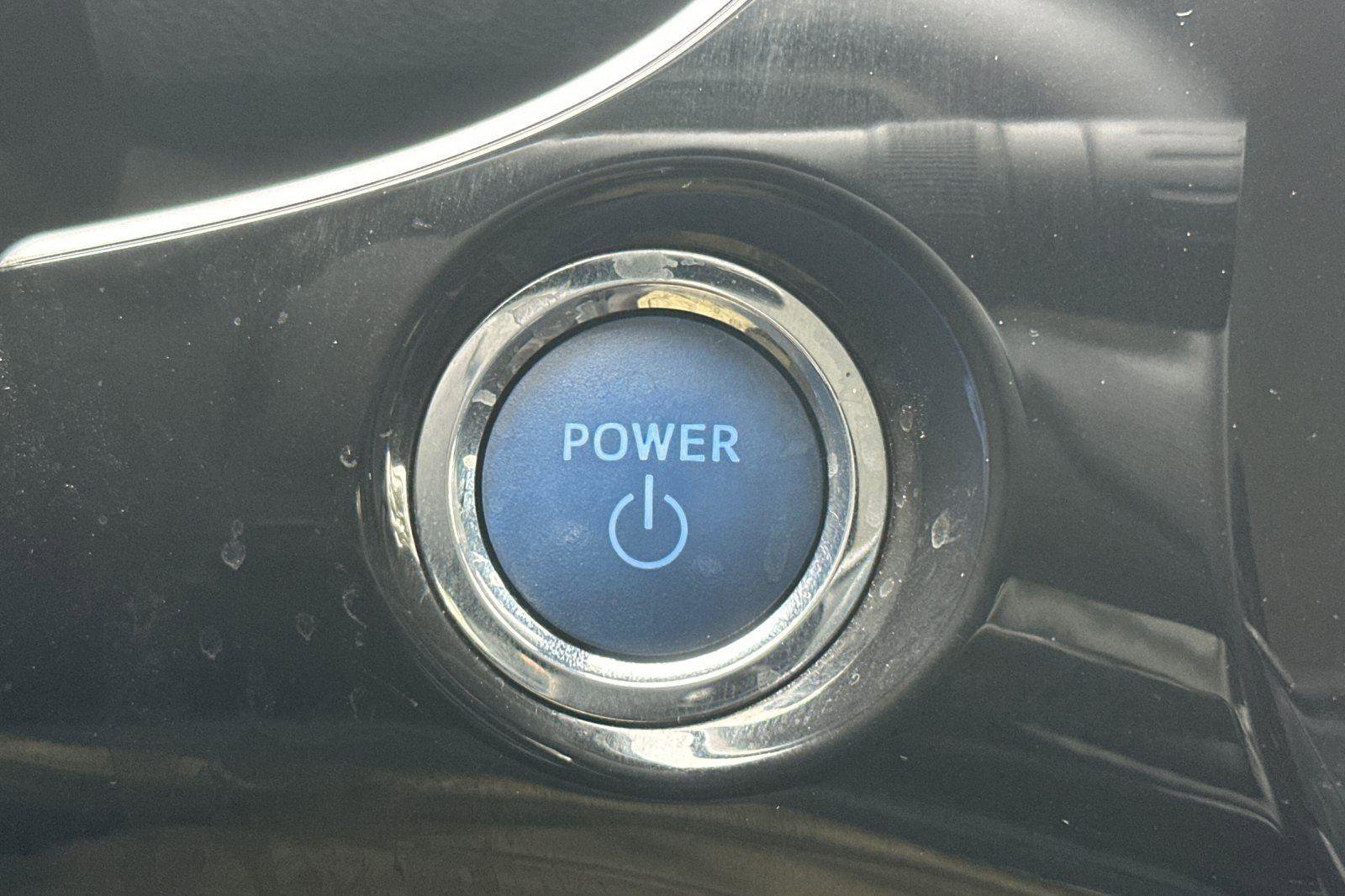 Used 2021 Toyota Prius LE image 22