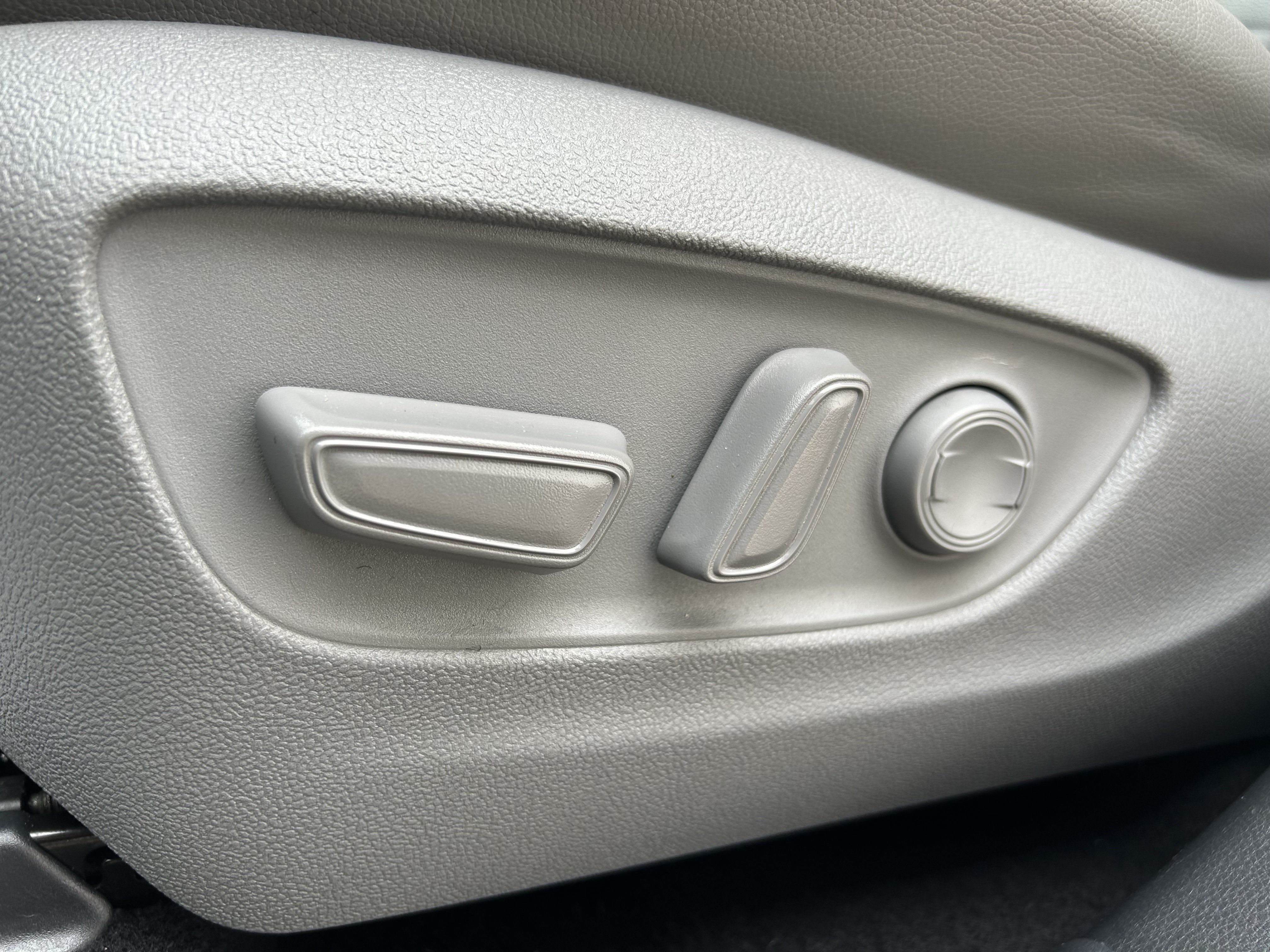 Certified 2020 Toyota Highlander XLE AWD/4WD image 14