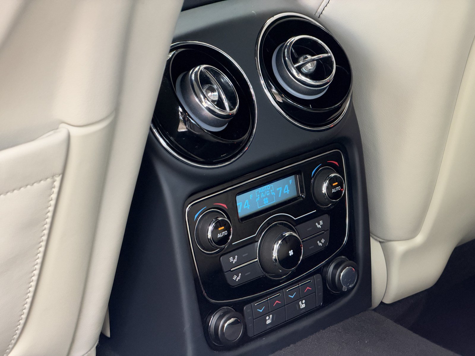 Used 2019 Jaguar XJ R RWD image 41