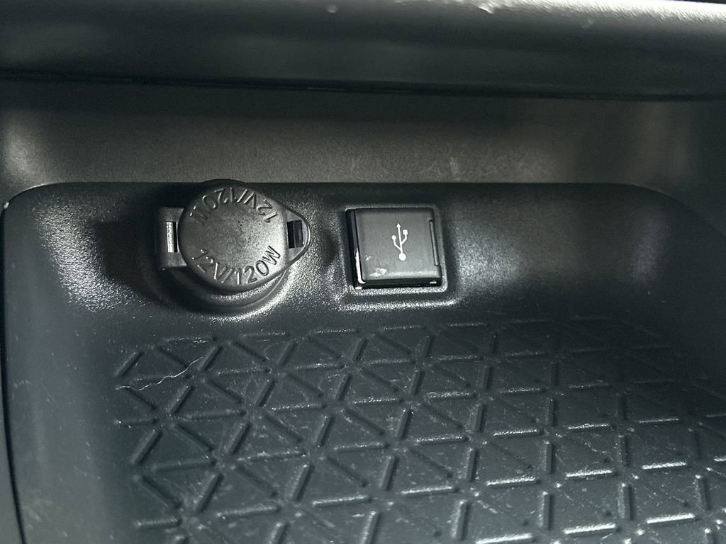 Used 2022 Toyota RAV4 SE w/ Weather & Moonroof Package image 29