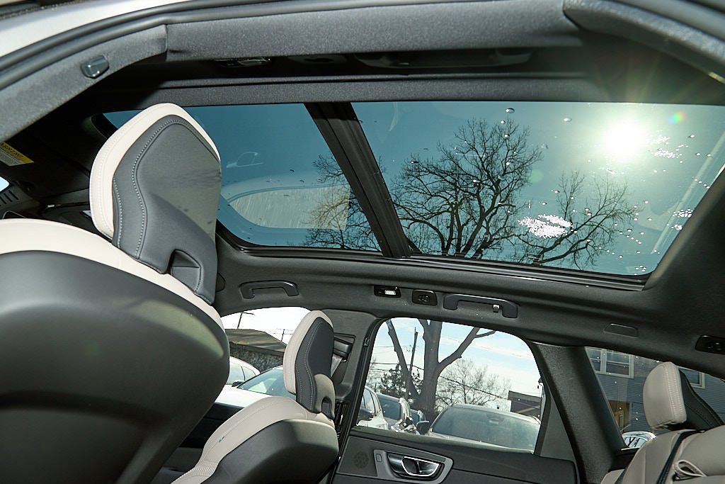 New 2026 Volvo XC60 T8 Plus w/ Protection Package Premier image 27