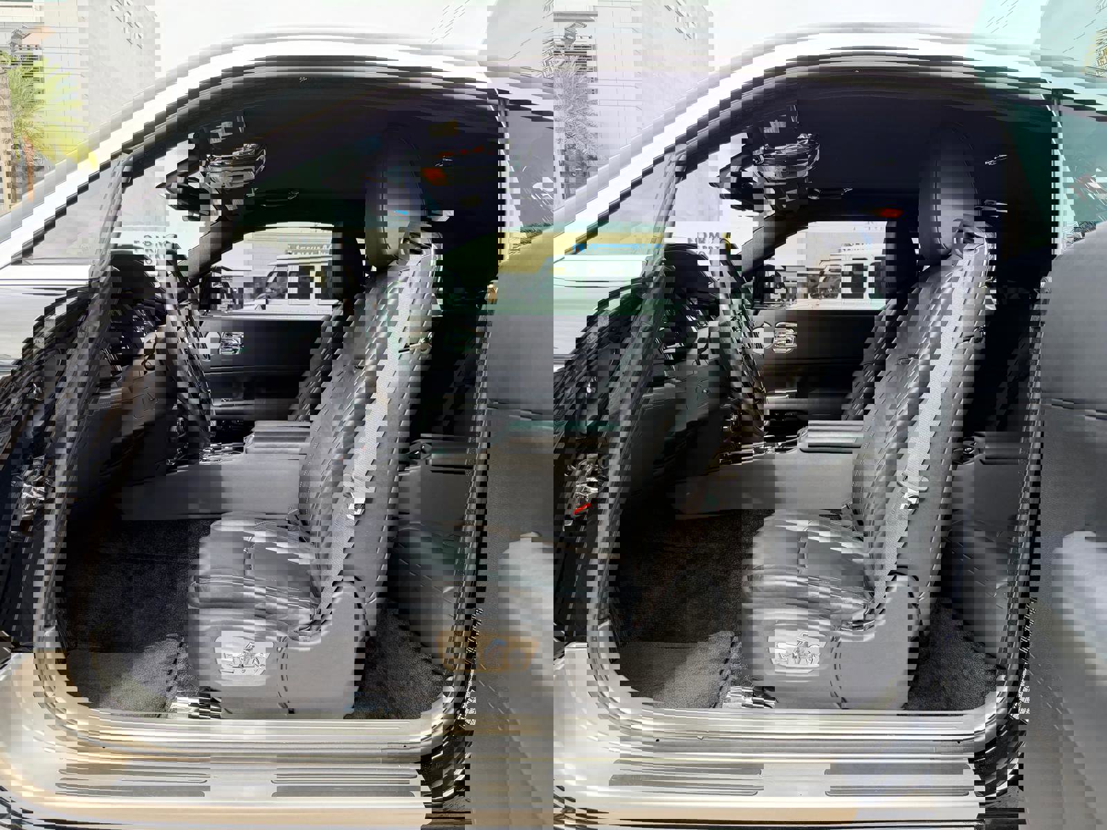 Used 2016 Rolls-Royce Wraith image 32