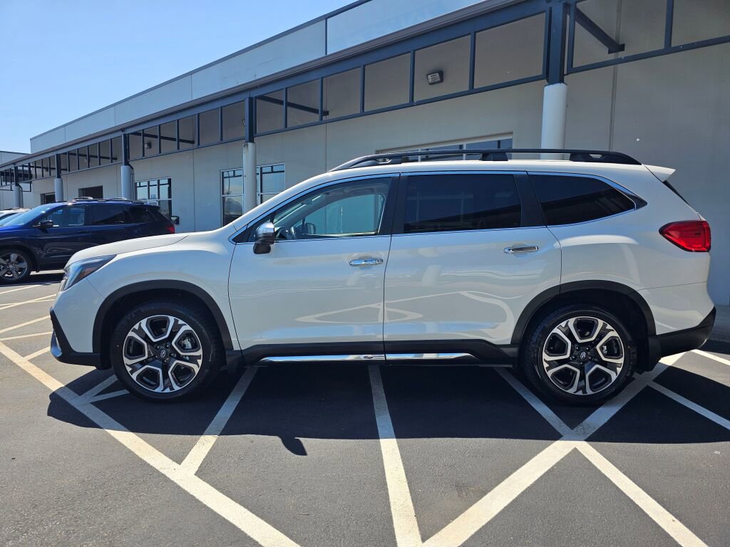 Used 2023 Subaru Ascent Touring AWD/4WD image 2