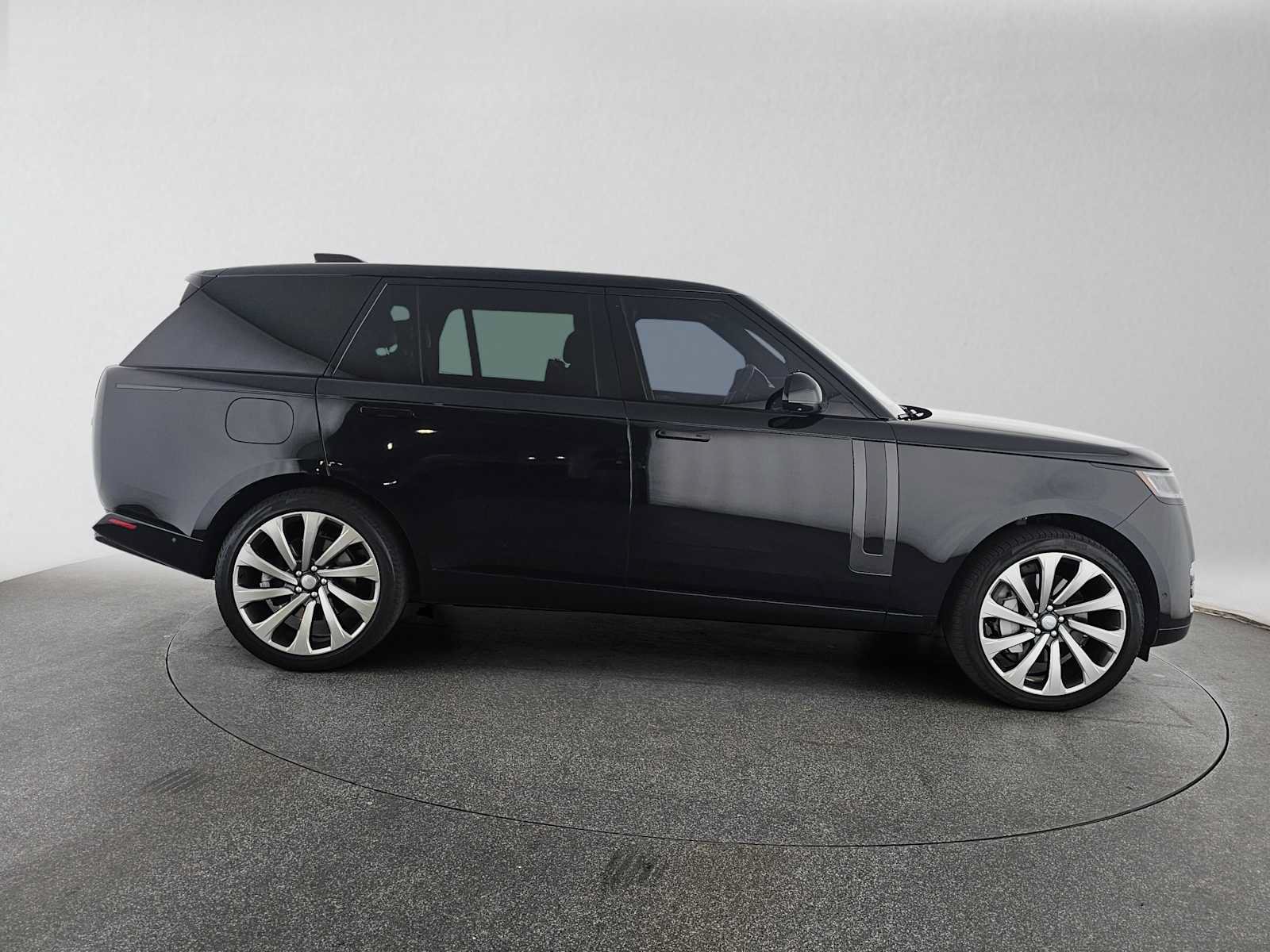 Used 2023 Land Rover Range Rover Long Wheelbase SE AWD/4WD image 6