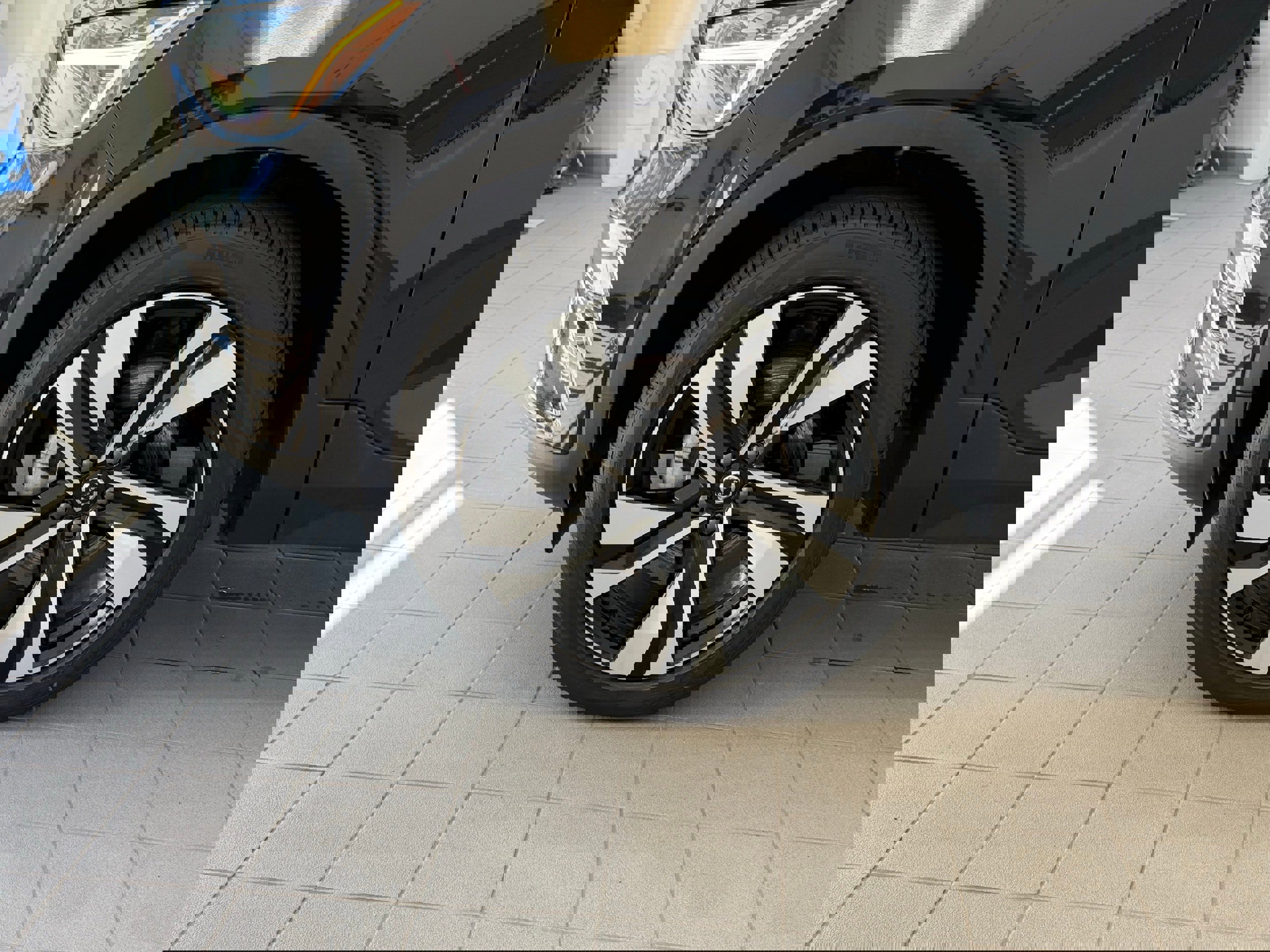 Certified 2025 Volvo XC40 B5 Plus image 10