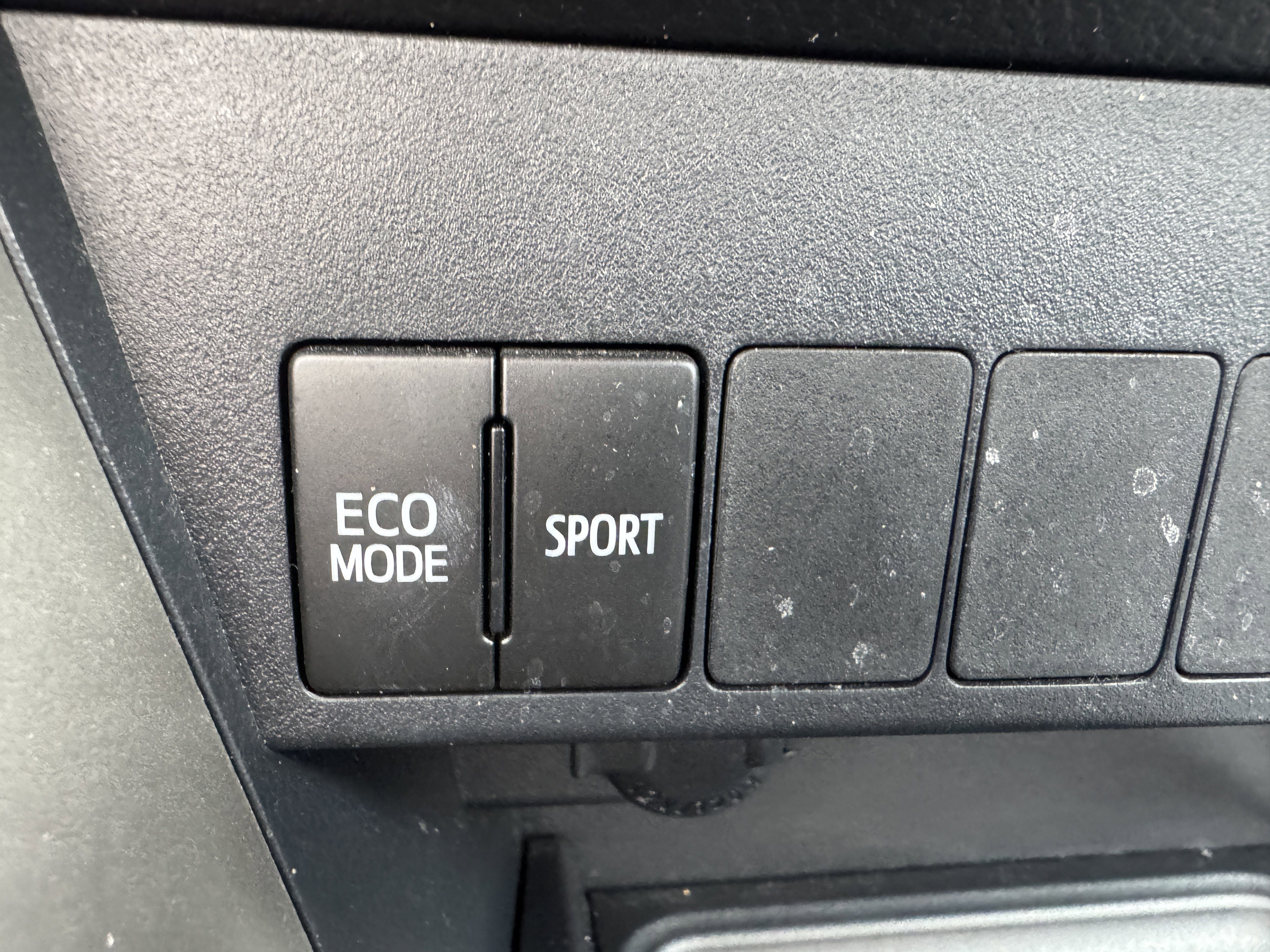 Used 2015 Toyota RAV4 LE AWD/4WD image 36