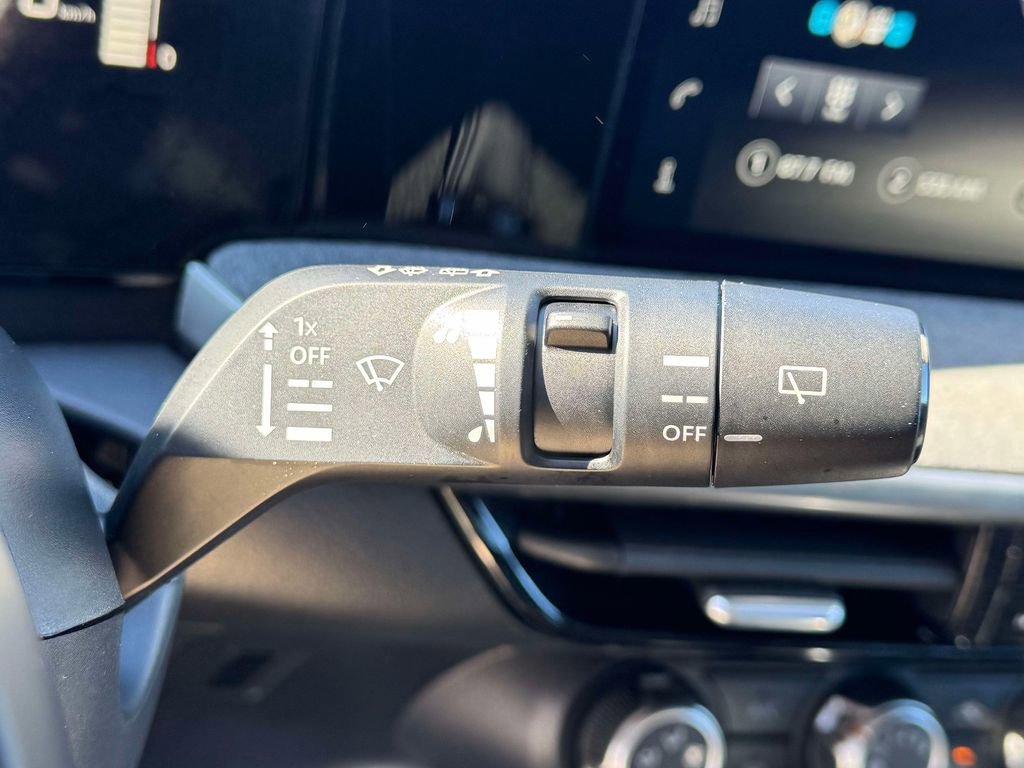 Used 2025 Nissan Kicks SV image 23