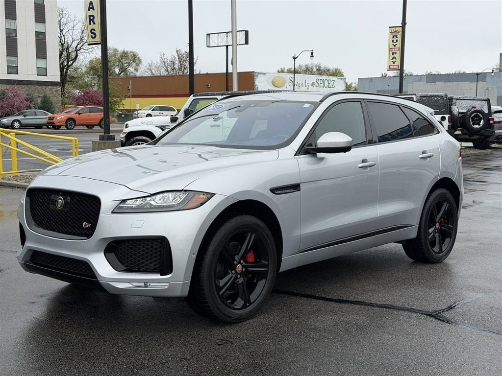 Used 2017 Jaguar F-PACE S AWD/4WD image 3