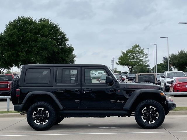 Used 2025 Jeep Wrangler Unlimited Rubicon AWD/4WD image 3