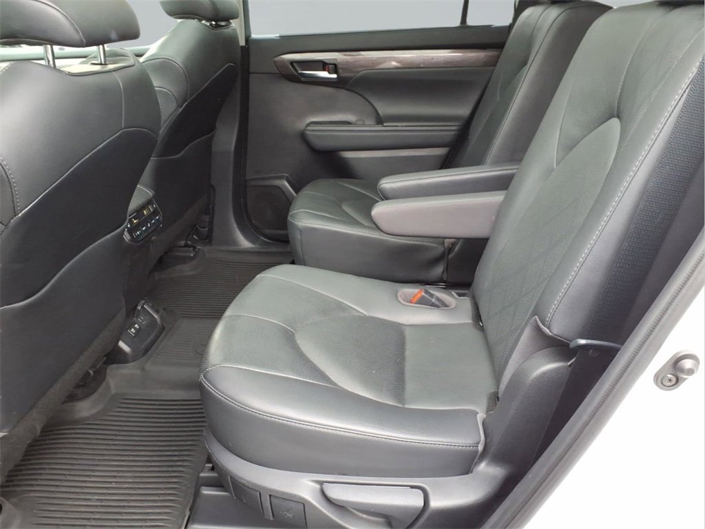 Used 2020 Toyota Highlander Platinum image 23