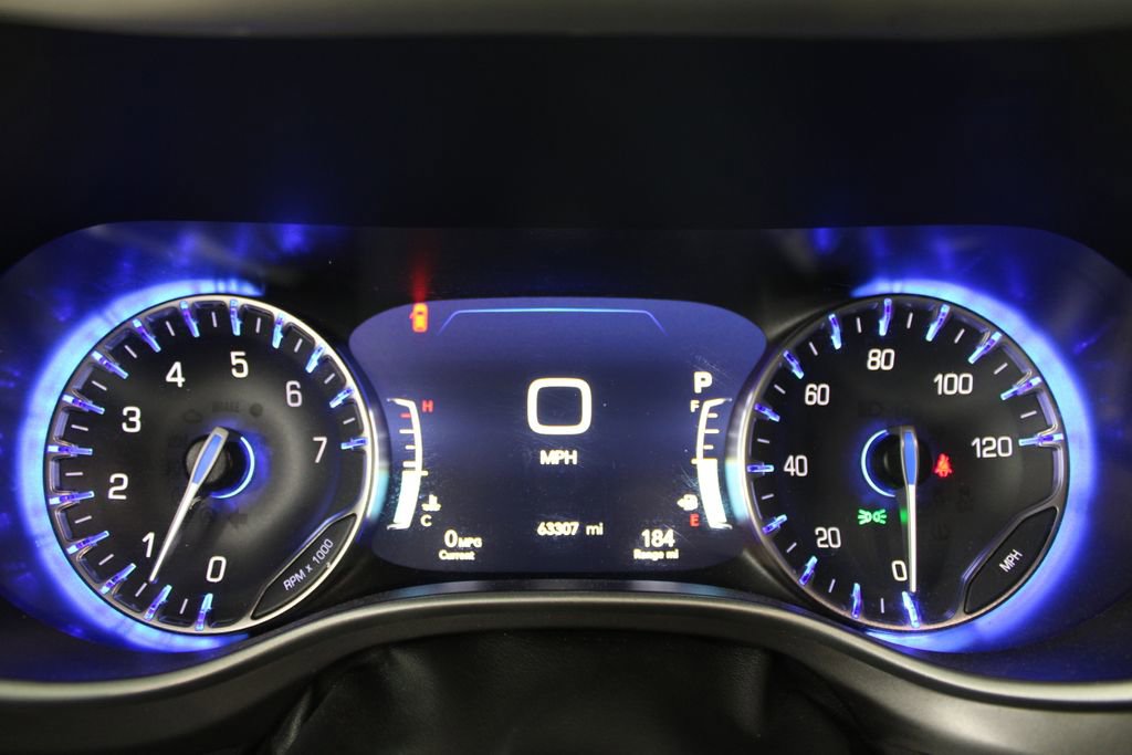 Used 2023 Chrysler Pacifica Touring-L FWD image 41