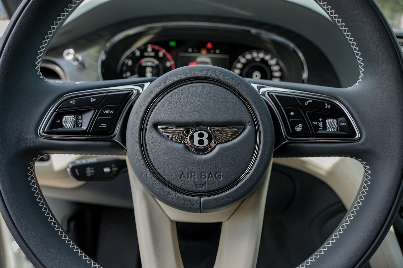 New 2025 Bentley Bentayga AWD/4WD image 24
