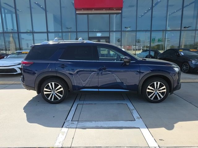 Used 2025 Nissan Pathfinder Platinum w/ Cargo Package image 3