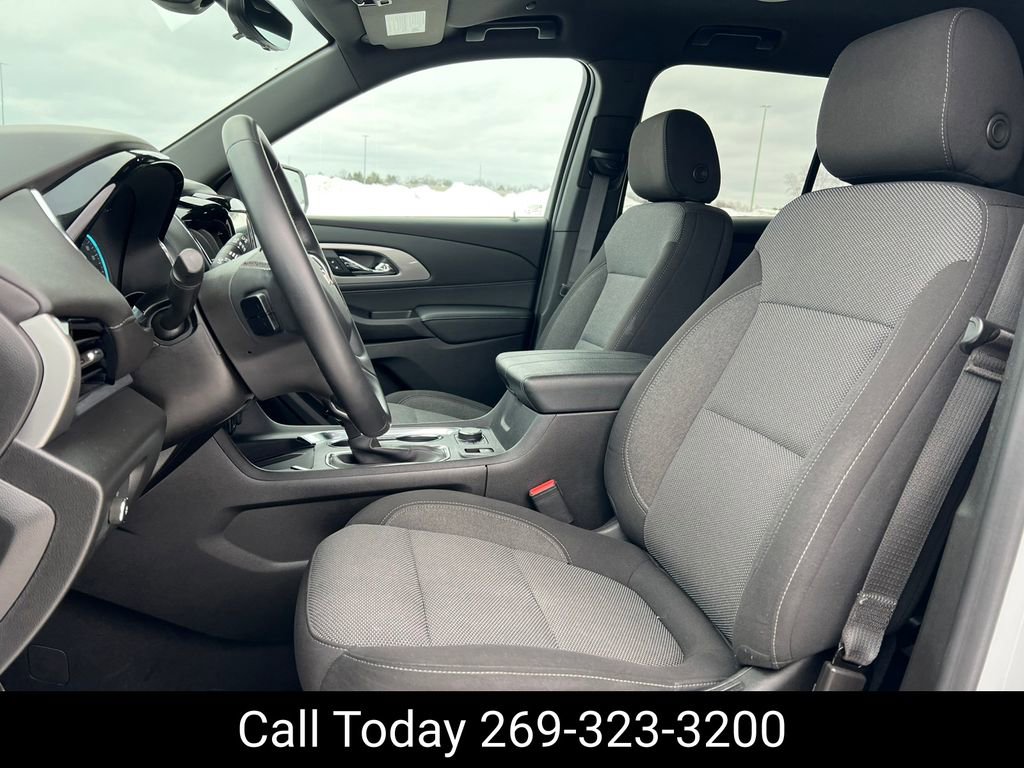 Certified 2023 Chevrolet Traverse LT w/ Rear Camera Mirror Package image 3