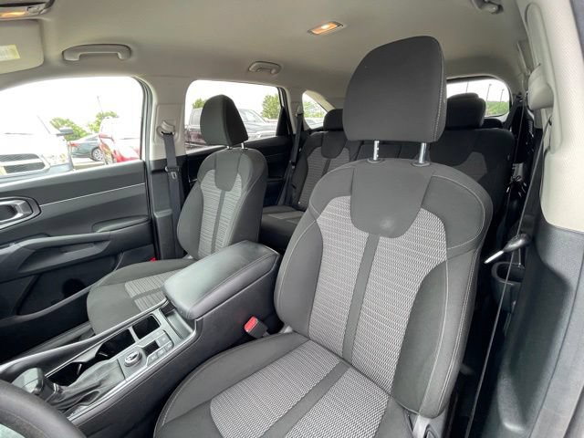 Used 2024 Kia Sorento LX FWD image 16