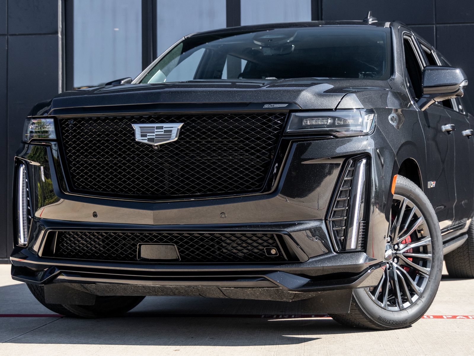 Used 2024 Cadillac Escalade ESV V AWD/4WD image 3