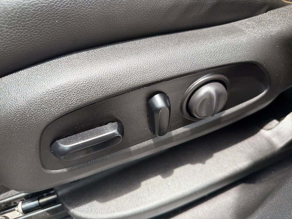 Used 2021 Chevrolet Equinox LT FWD image 22