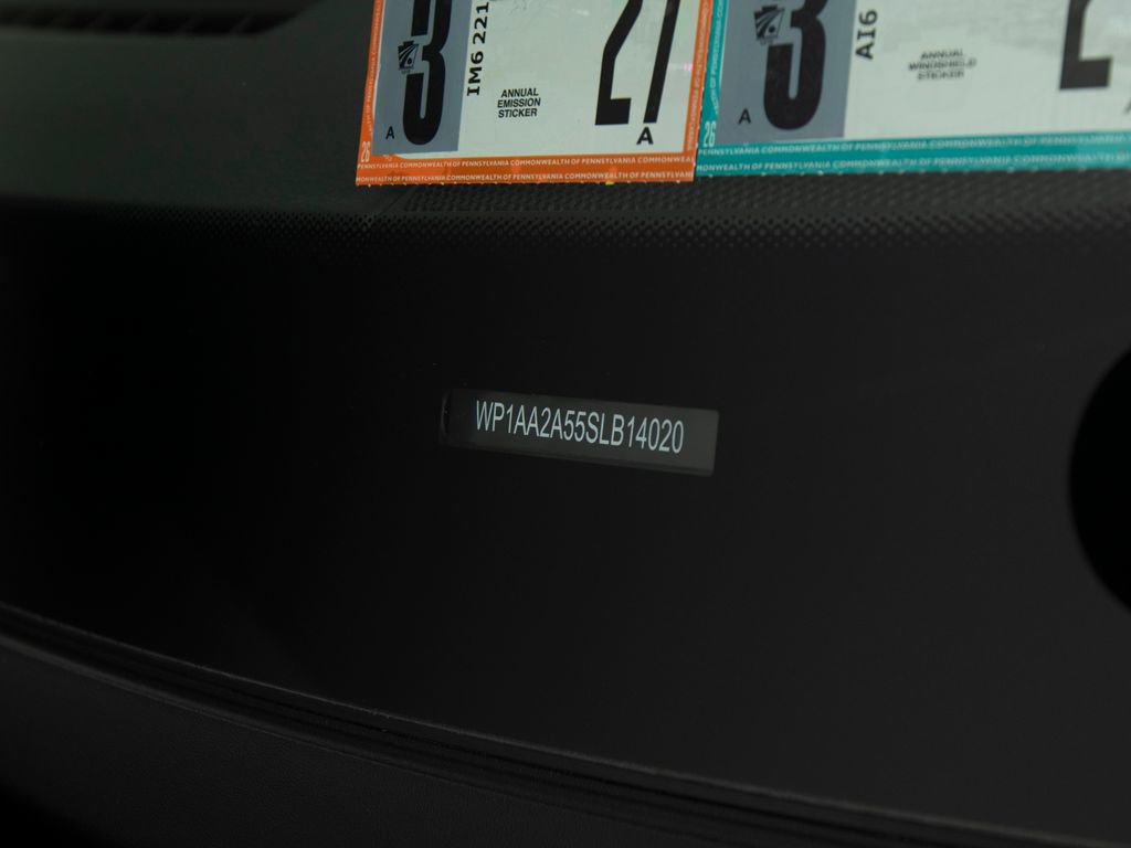 Certified 2025 Porsche Macan image 41