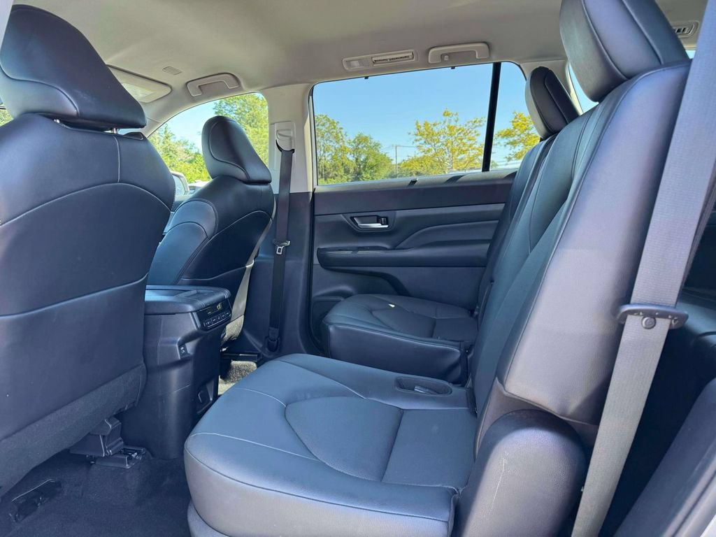 Used 2025 Toyota Grand Highlander AWD image 14