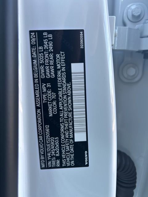 Certified 2025 Volvo XC40 B5 Plus AWD/4WD image 28