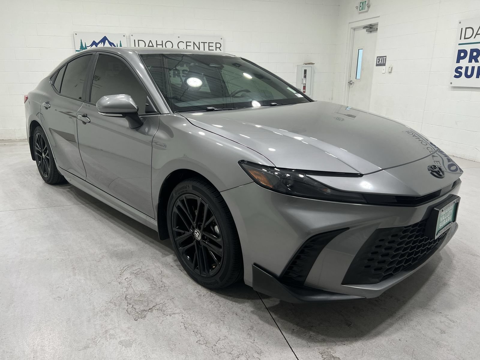 Used 2025 Toyota Camry SE w/ Multimedia Upgrade Package AWD/4WD image 2