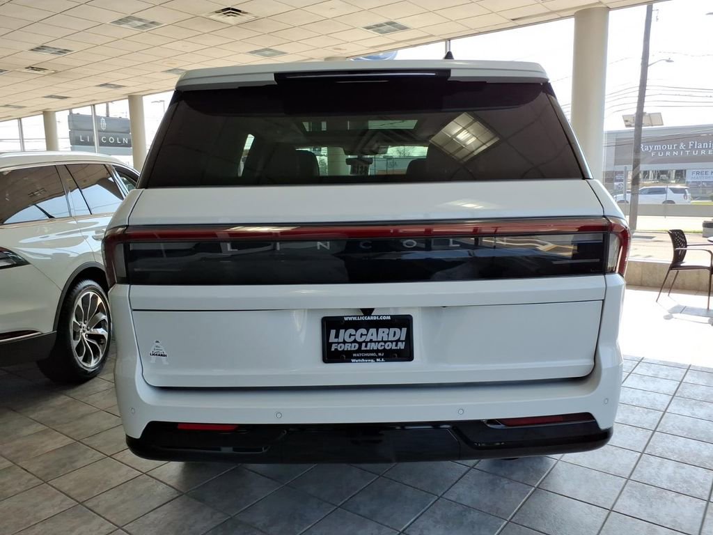 New 2026 Lincoln Navigator Reserve AWD/4WD image 5