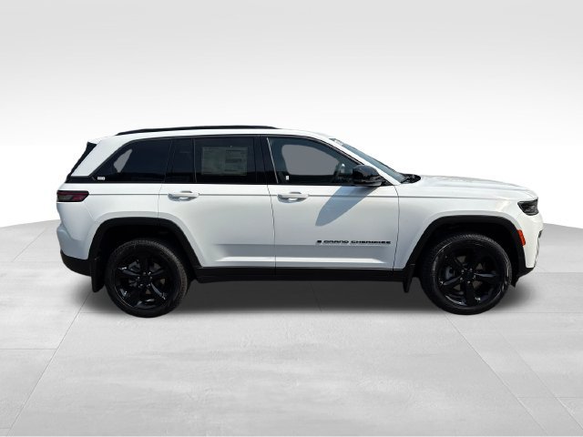 New 2026 Jeep Grand Cherokee Limited w/ Limited Altitude Package AWD/4WD image 8