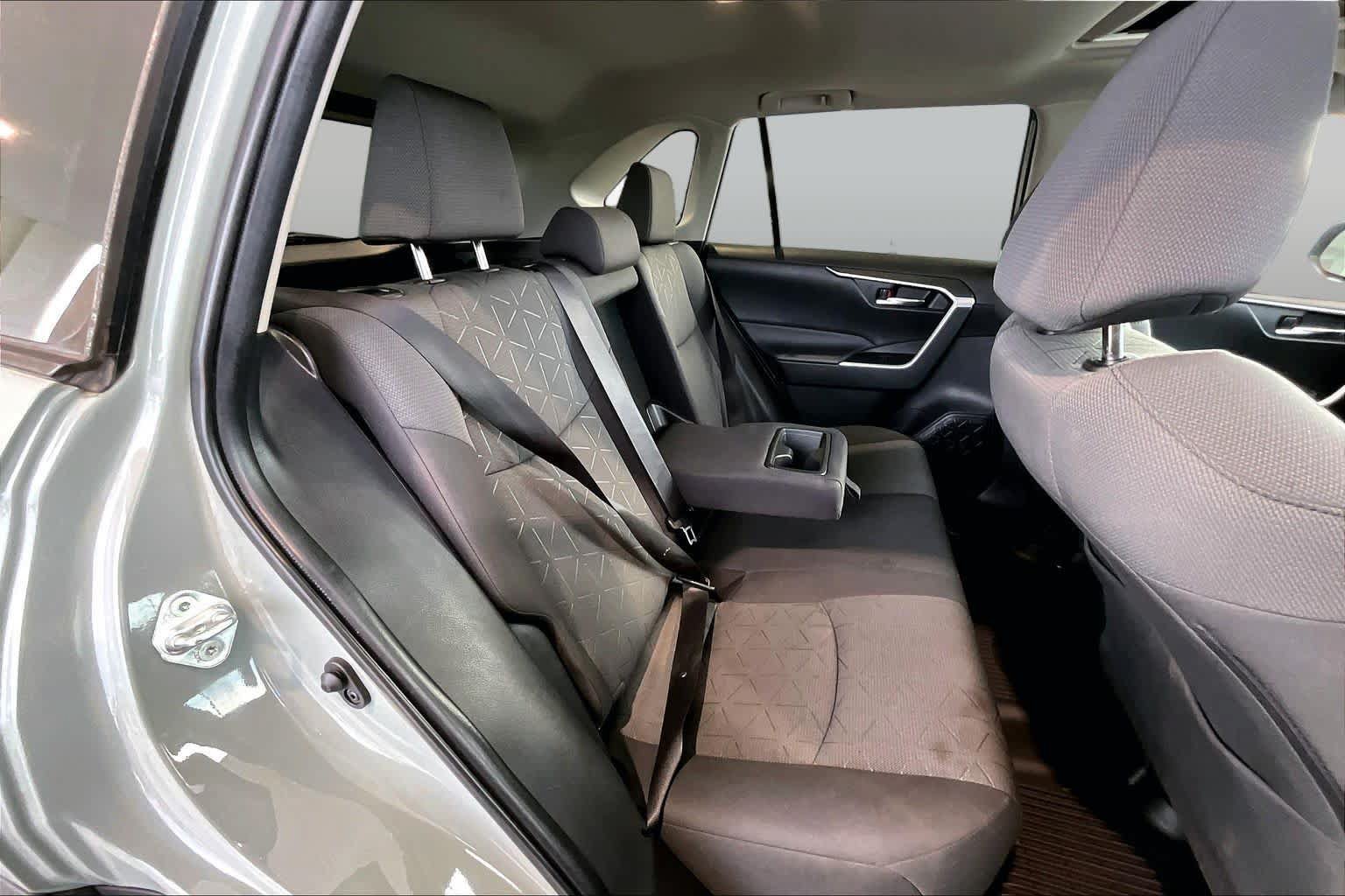 Used 2022 Toyota RAV4 XLE w/ Convenience Package FWD image 21