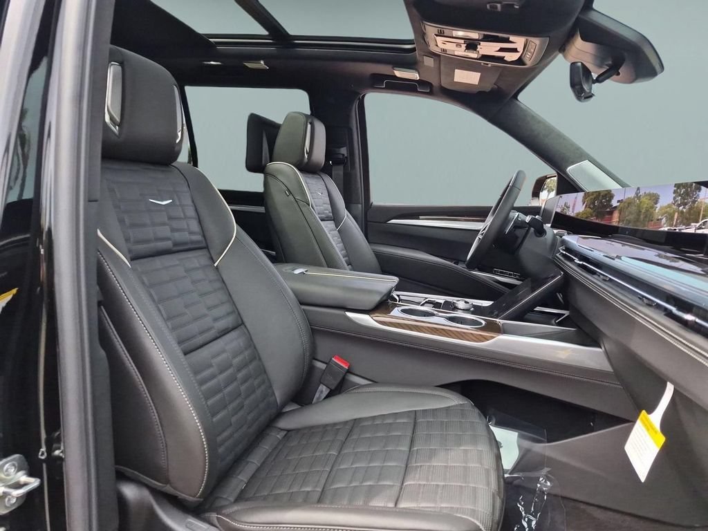 New 2026 Cadillac Escalade Platinum Sport w/ LPO, ONYX Package AWD/4WD image 28