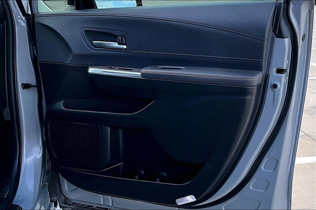 Used 2024 Toyota Sienna XLE Woodland Edition image 23