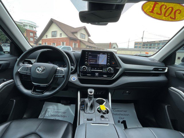 Used 2021 Toyota Highlander XLE AWD/4WD image 12